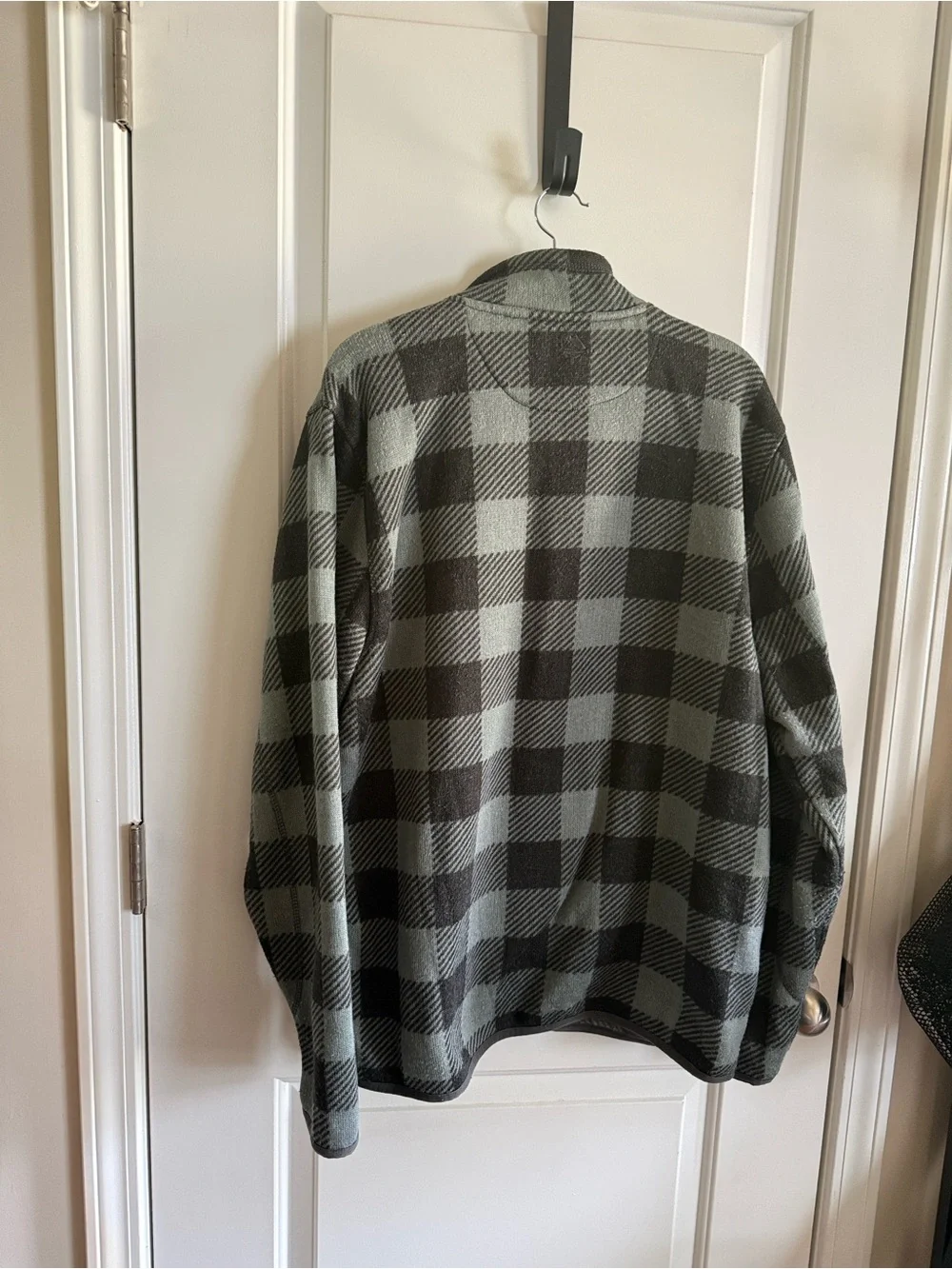 Ocean Coast Men’s Black & Light Green Buffalo Plaid Quarter-Zip Fleece Pullover